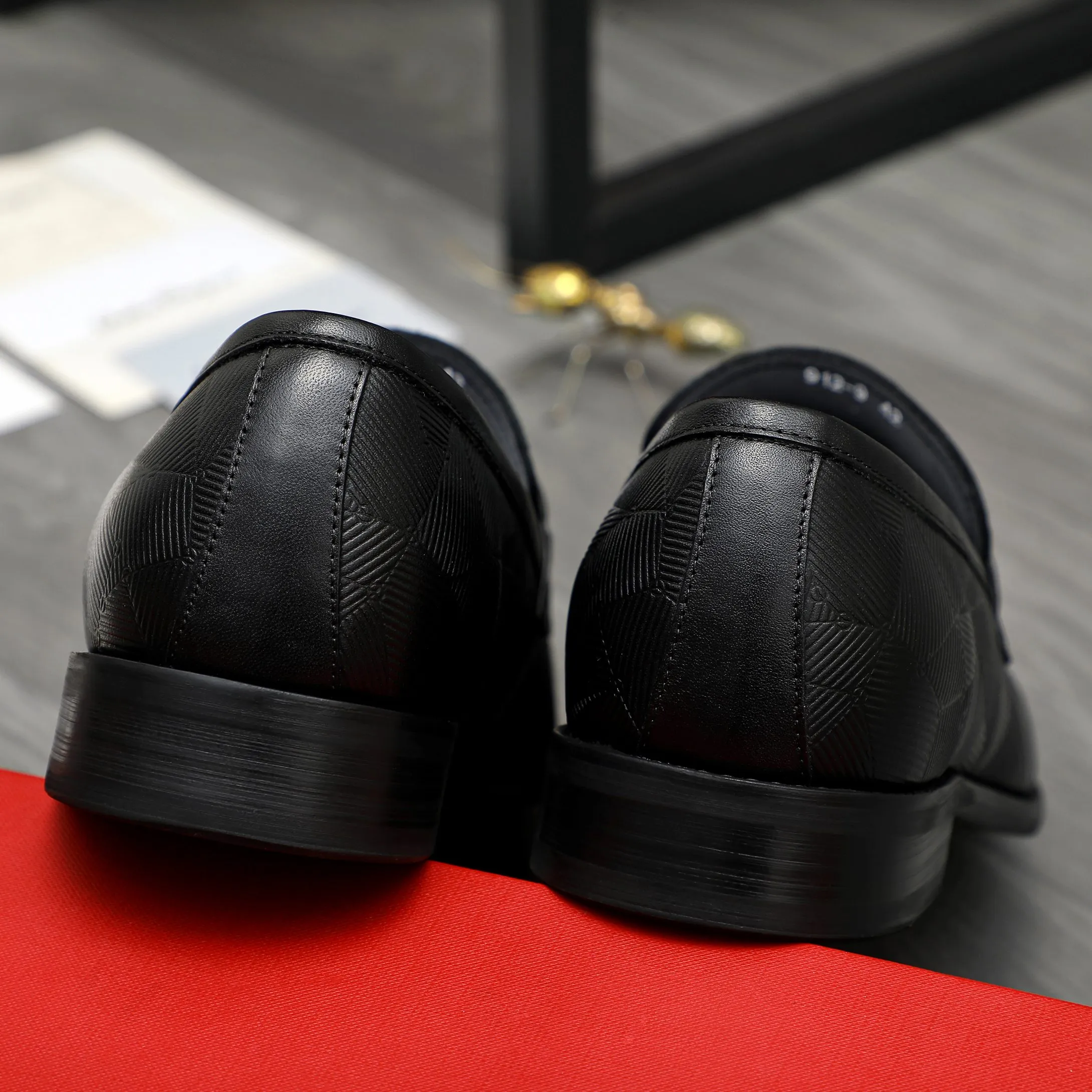 Men's shoes 💰420 Product trademark: Ferragamo " Ferragamo ] Business slip-on leather shoes Regular size: 39-45 (38.46 custom-made, non-returnable) Product materials: Selected vertical grain cowhide upper, sheepskin lining, original rubber outsole